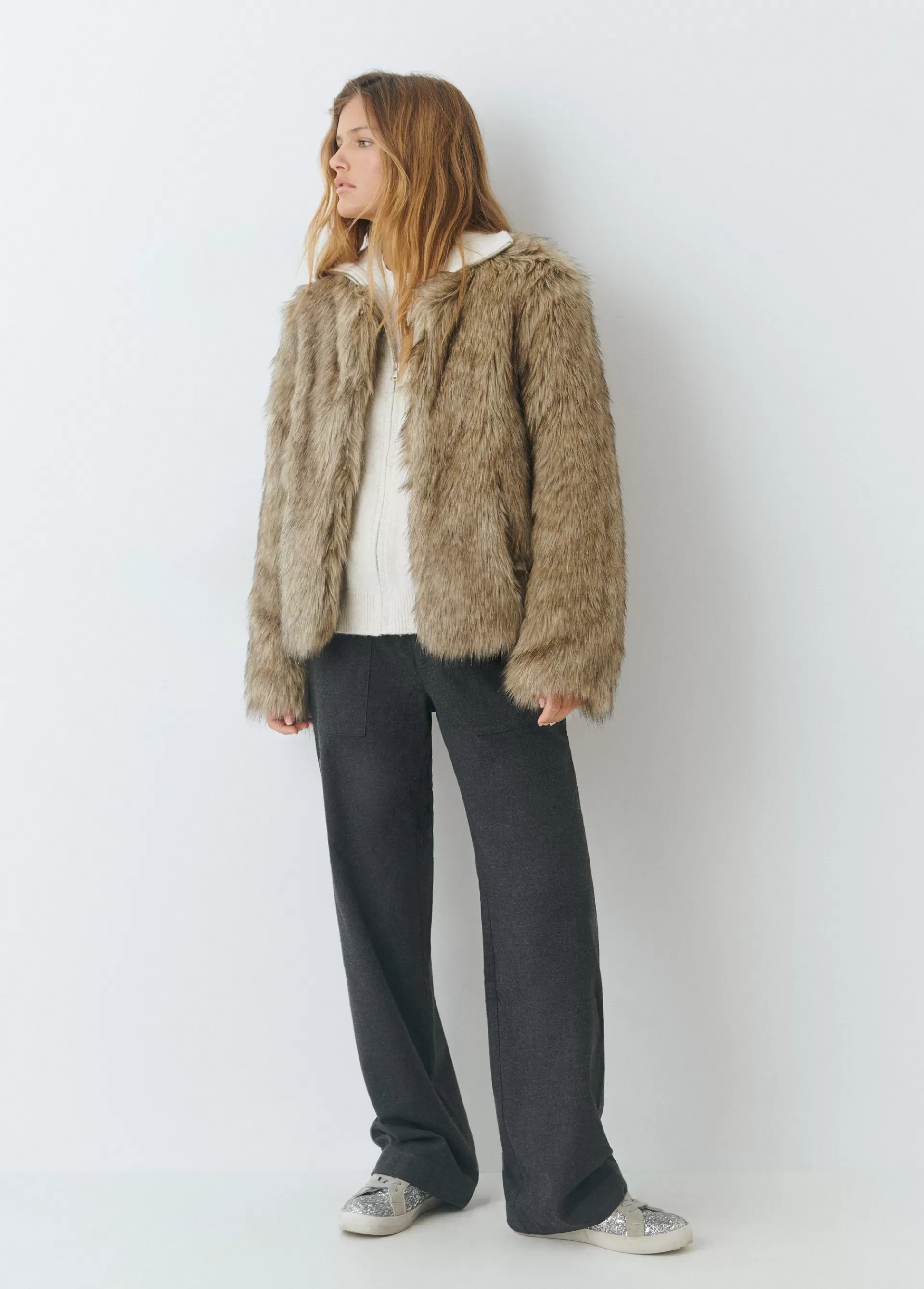 abrigo_corto_efecto_pelo_3.webp Brownie Abrigo corto efecto pelo