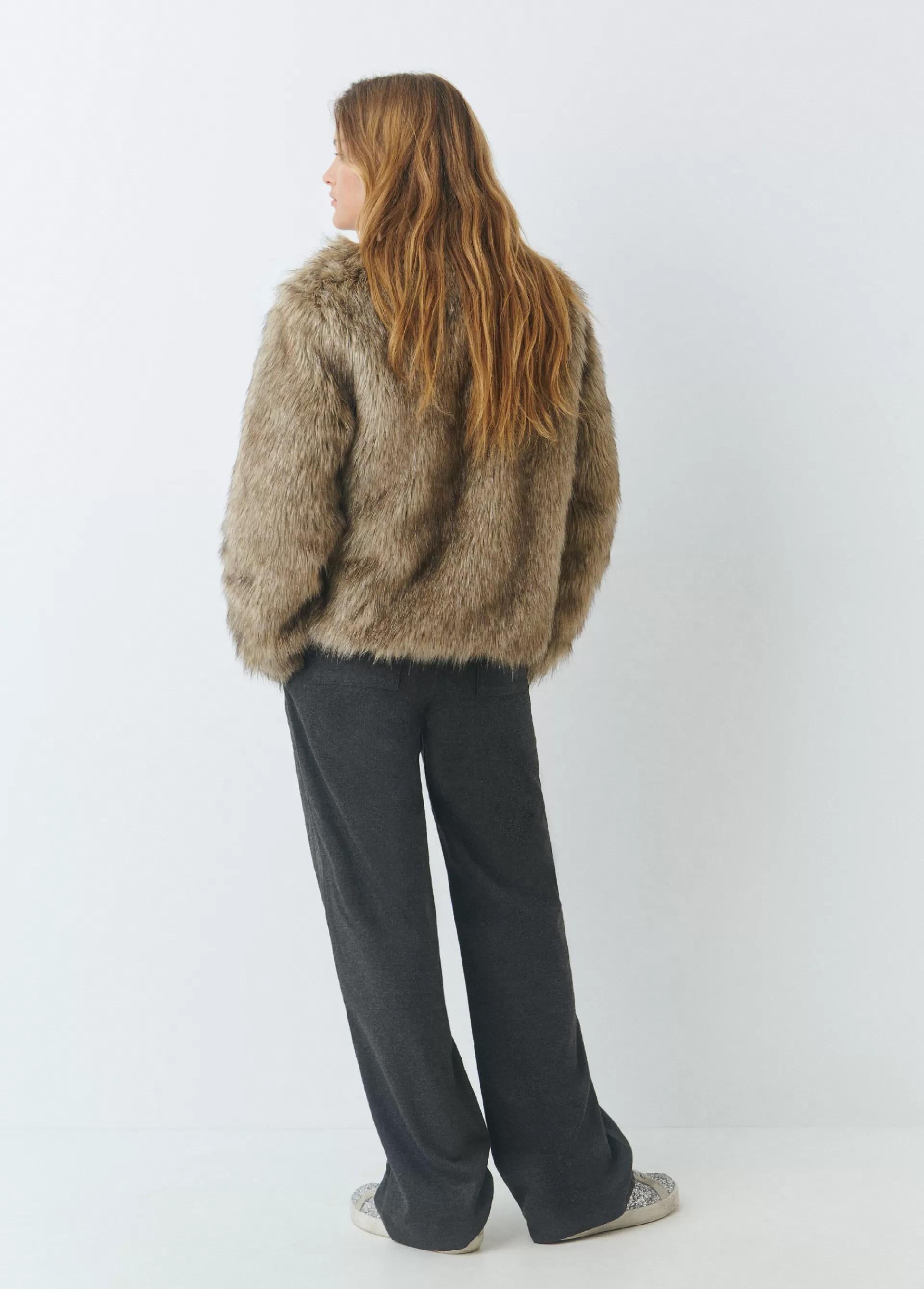 abrigo_corto_efecto_pelo_4.webp Brownie Abrigo corto efecto pelo