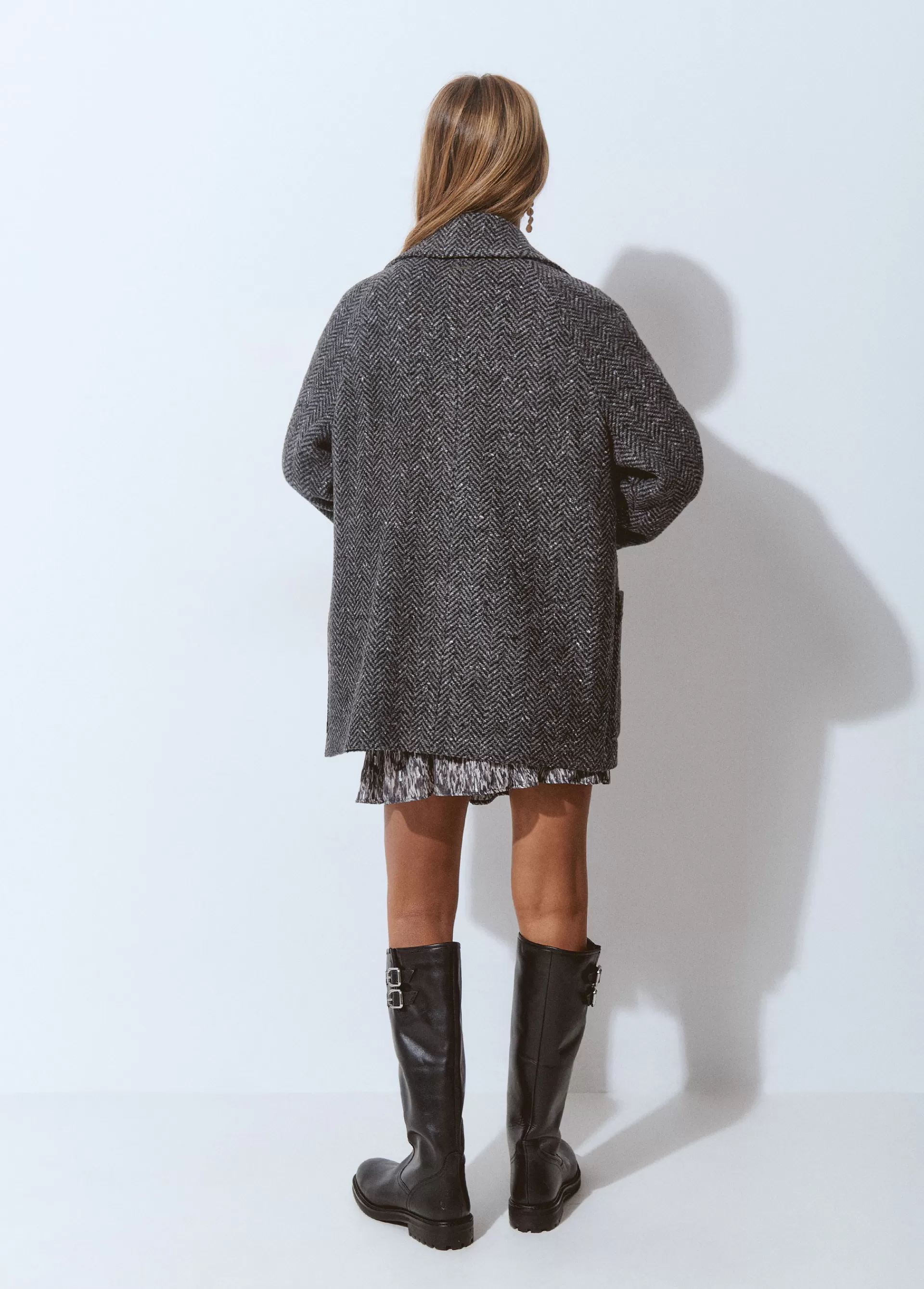 abrigo_cruzado_espiga_con_lana_3.webp Brownie Abrigo cruzado espiga con lana