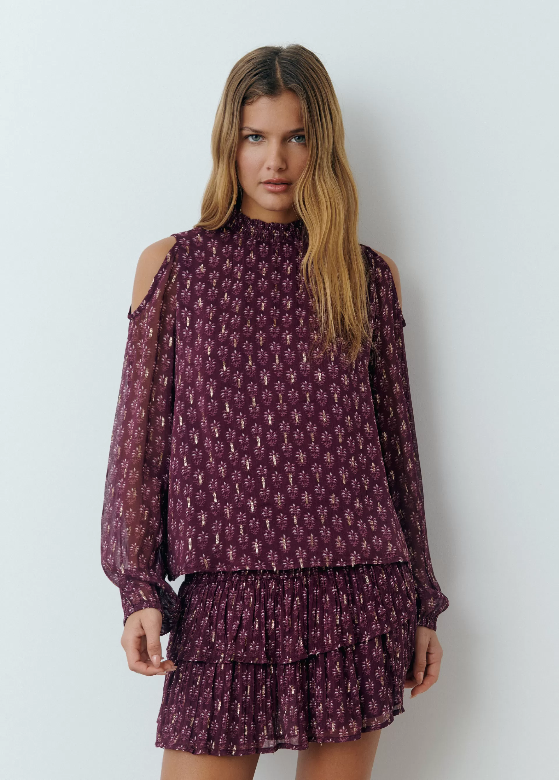 blusa_cut_out_estampado_sello_indio_2.webp Brownie Blusa cut out estampado sello indio