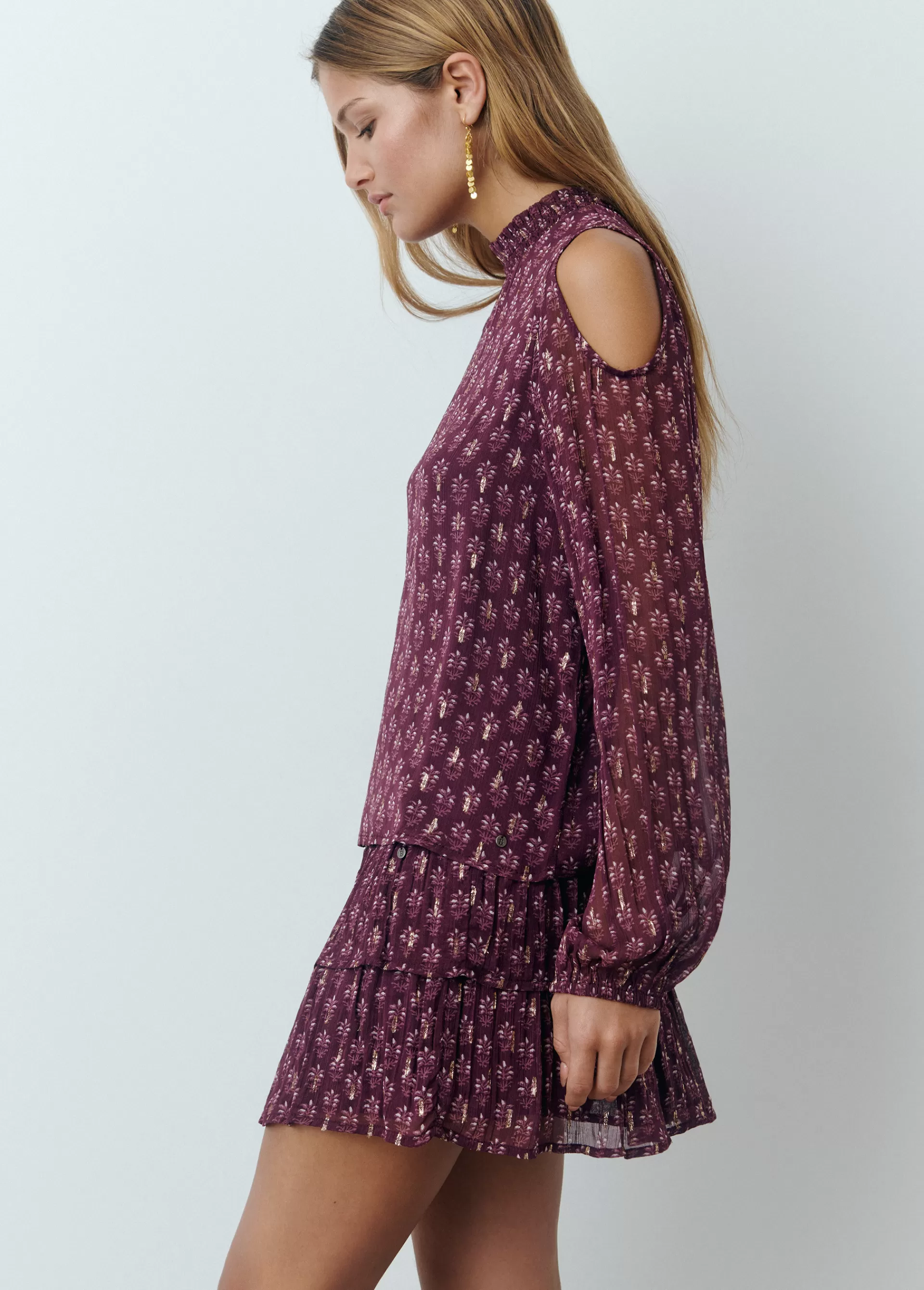 blusa_cut_out_estampado_sello_indio_3.webp Brownie Blusa cut out estampado sello indio