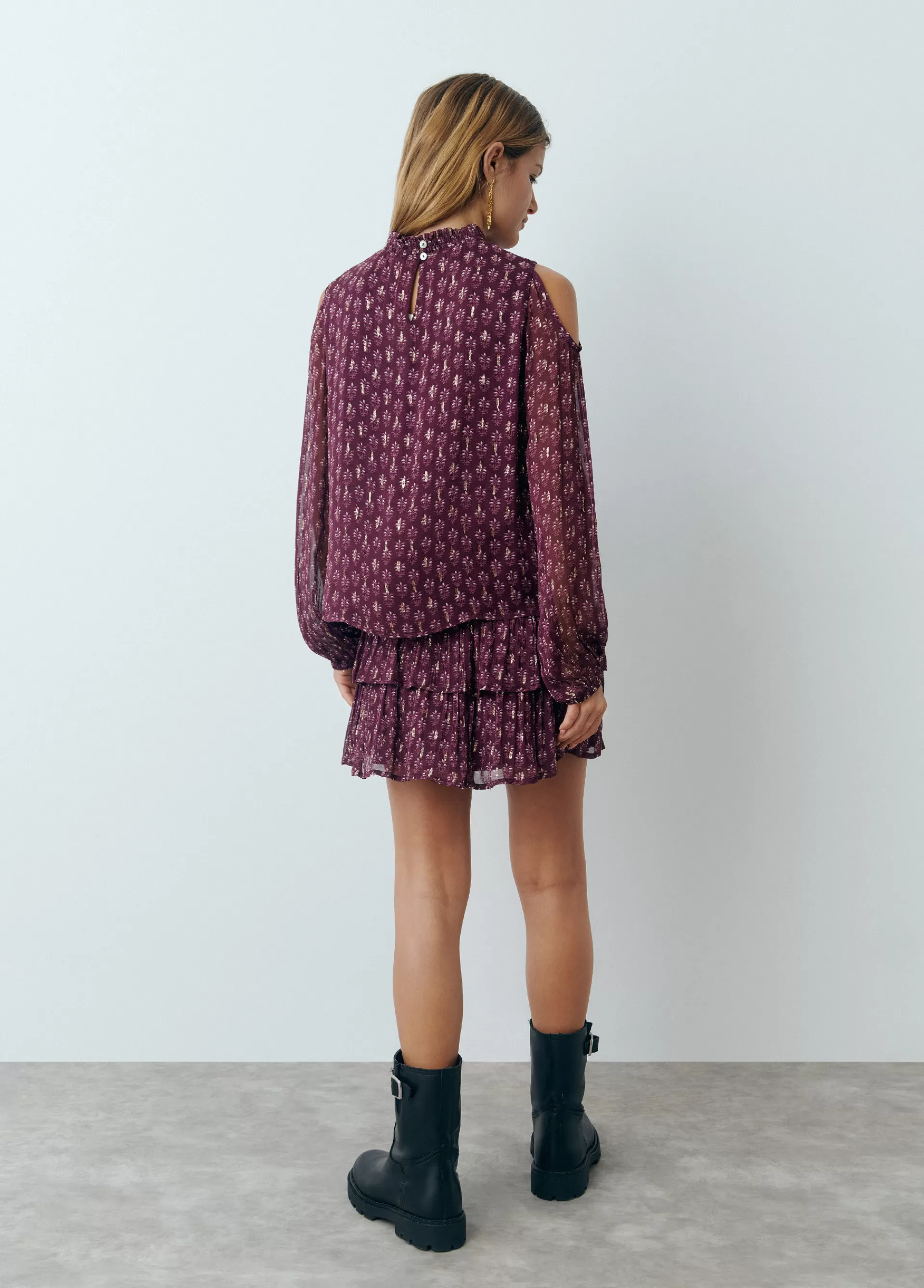 blusa_cut_out_estampado_sello_indio_4.webp Brownie Blusa cut out estampado sello indio