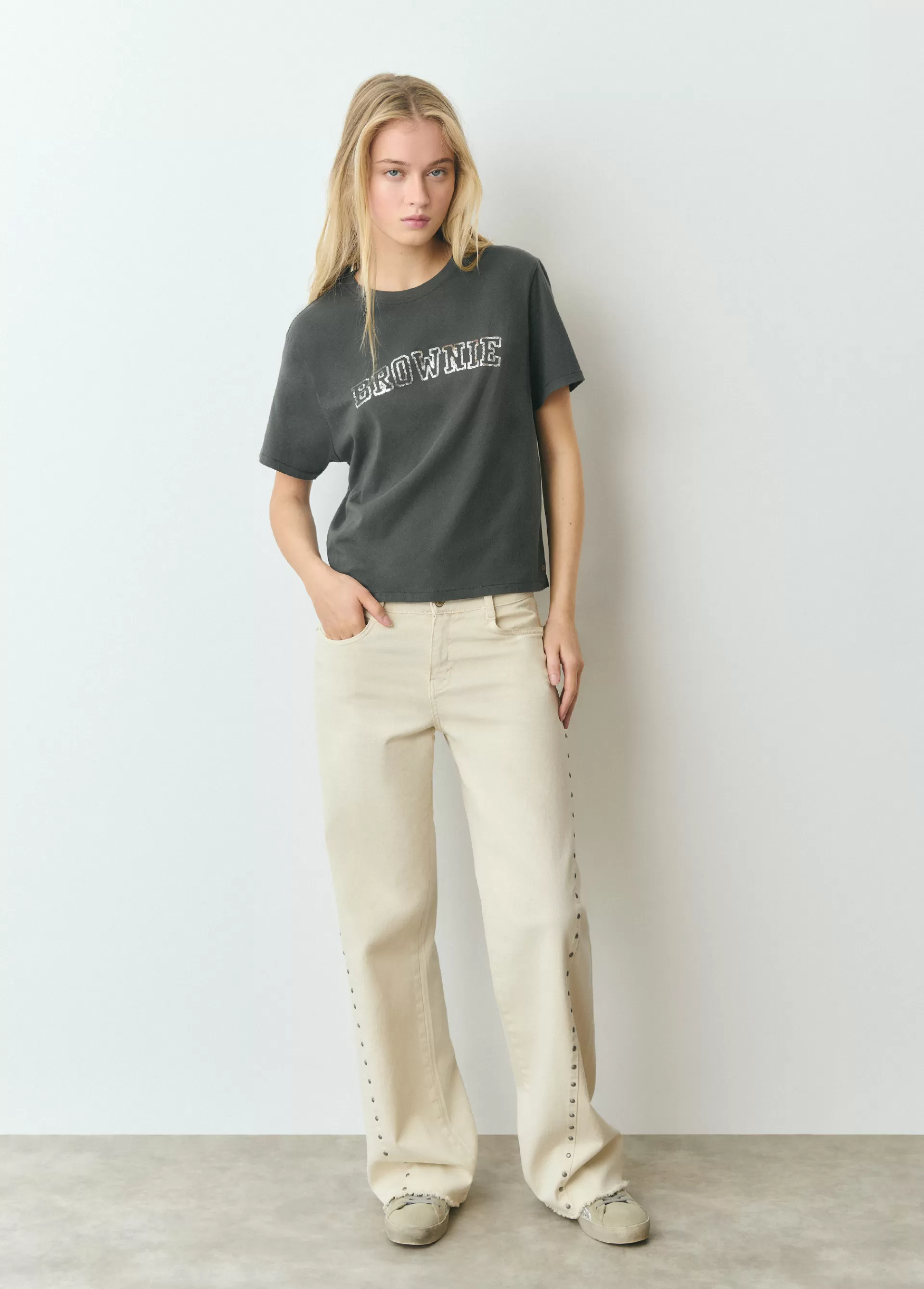 Brownie Camiseta manga corta texto bordado lentejuelas