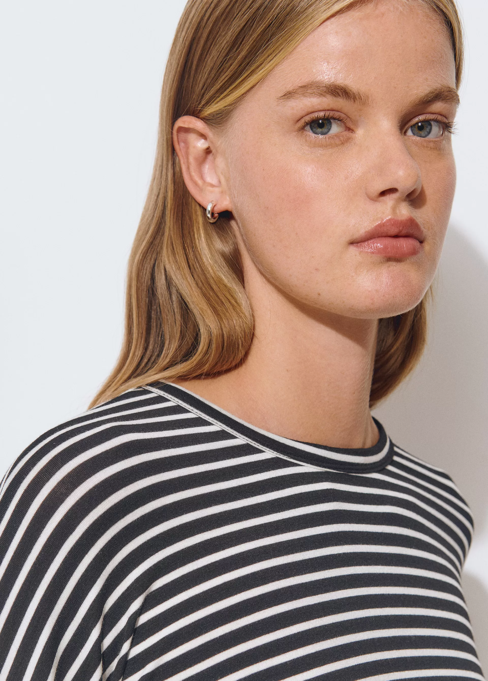 camiseta_manga_larga_raya_tejida_2.webp Brownie Camiseta manga larga raya tejida