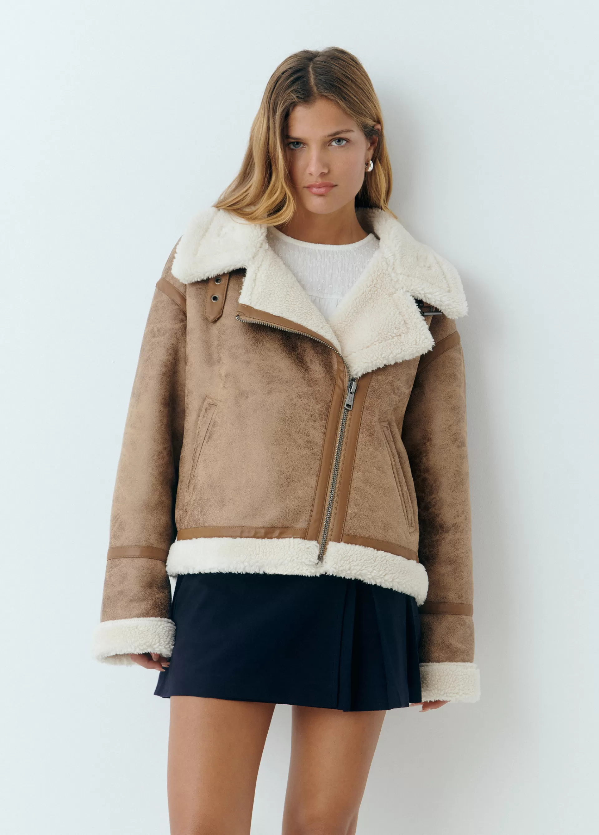 cazadora_doble_faz_efecto_piel_3.webp Brownie Cazadora doble faz efecto piel