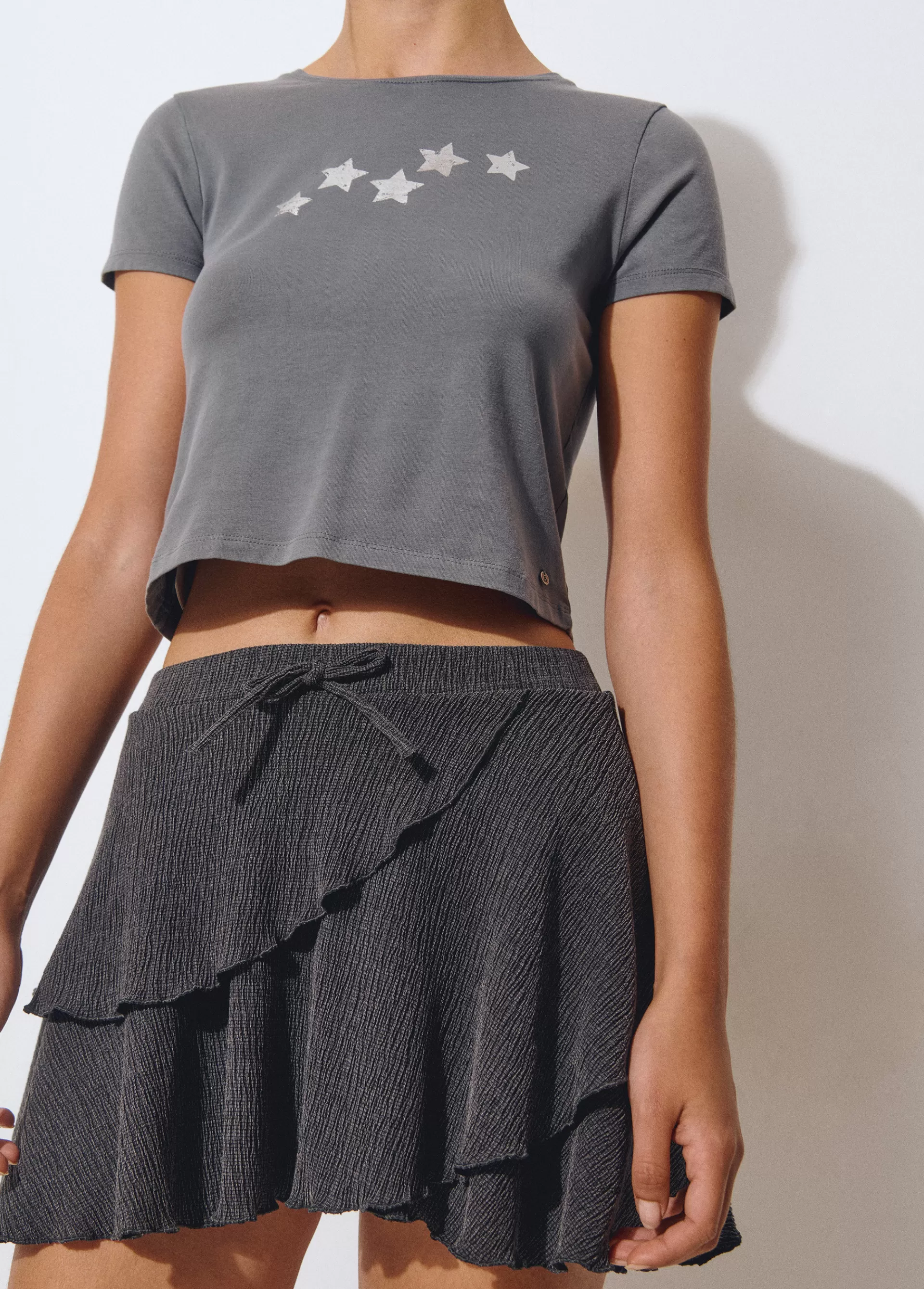 falda_corta_volantes_tejido_estructura_3.webp Brownie Falda corta volantes tejido estructura