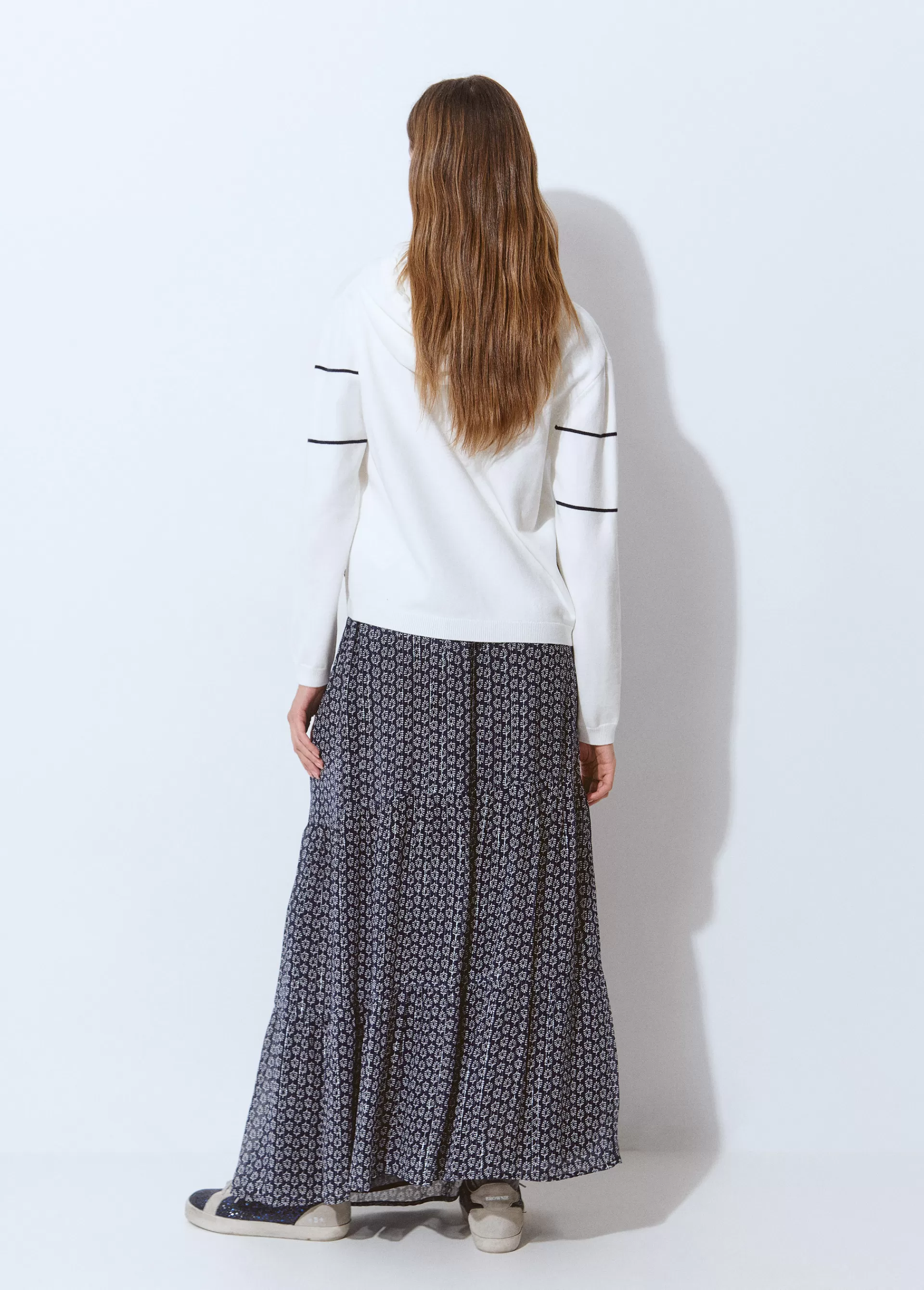 falda_fluida_larga_estampada_3.webp Brownie Falda fluida larga estampada