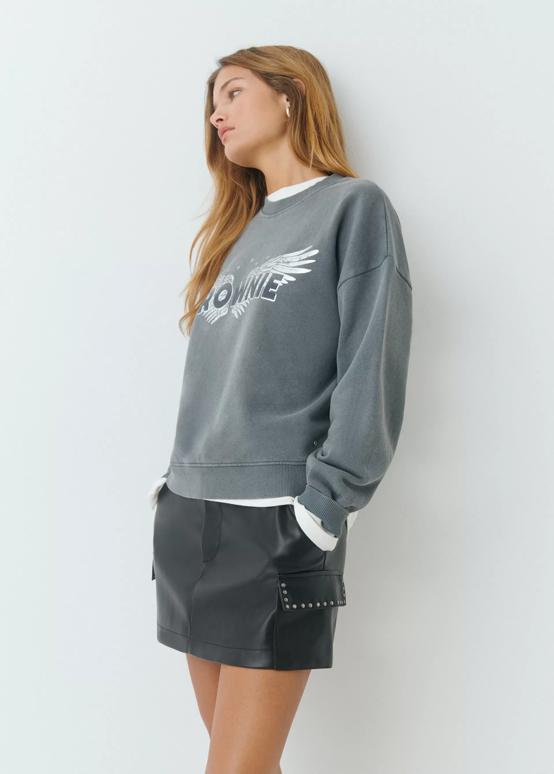 falda_mini_efecto_piel_tachas_2.webp Brownie Falda mini efecto piel tachas