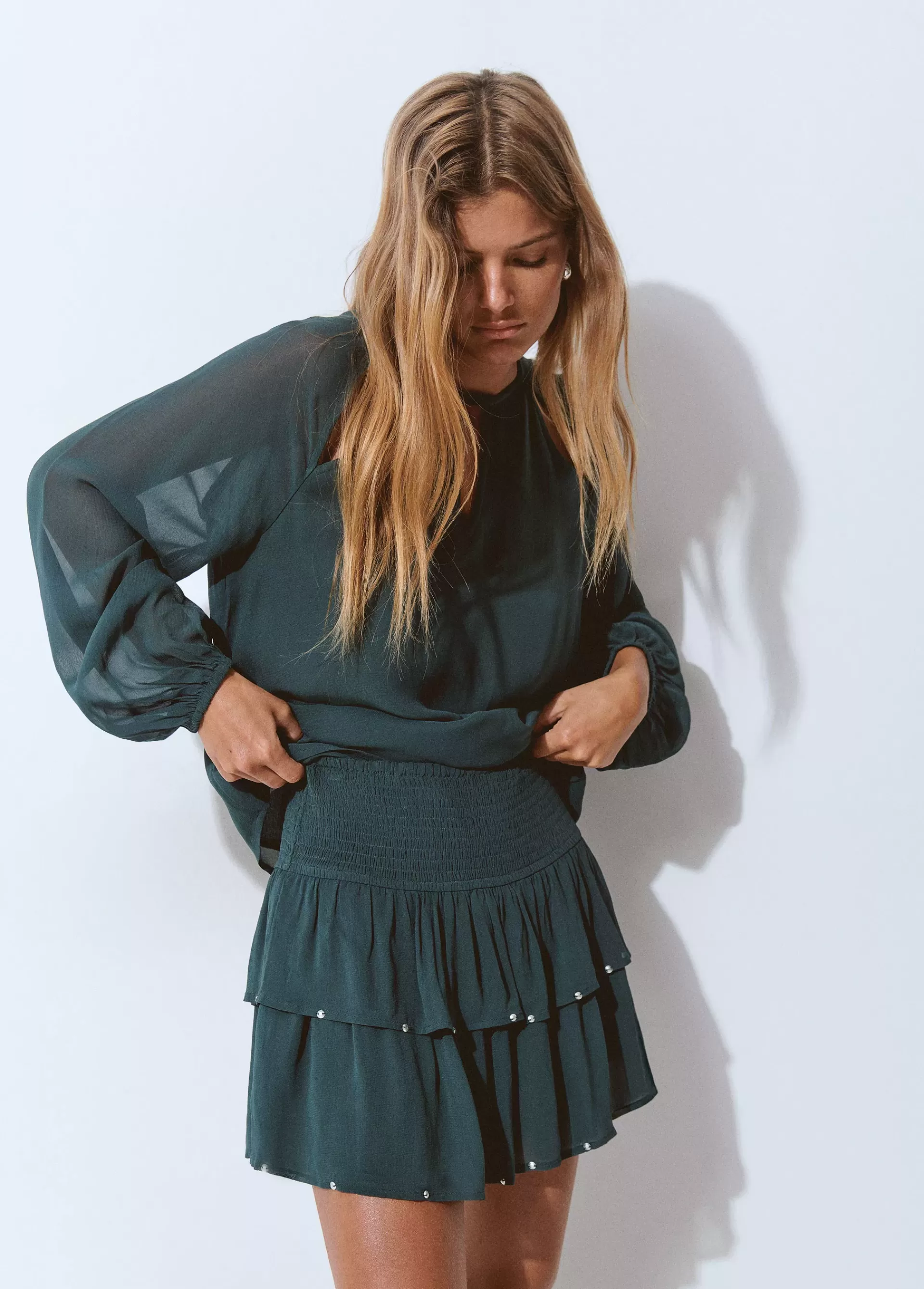 falda_volantes_detalle_tachas_2.webp Brownie Falda volantes detalle tachas