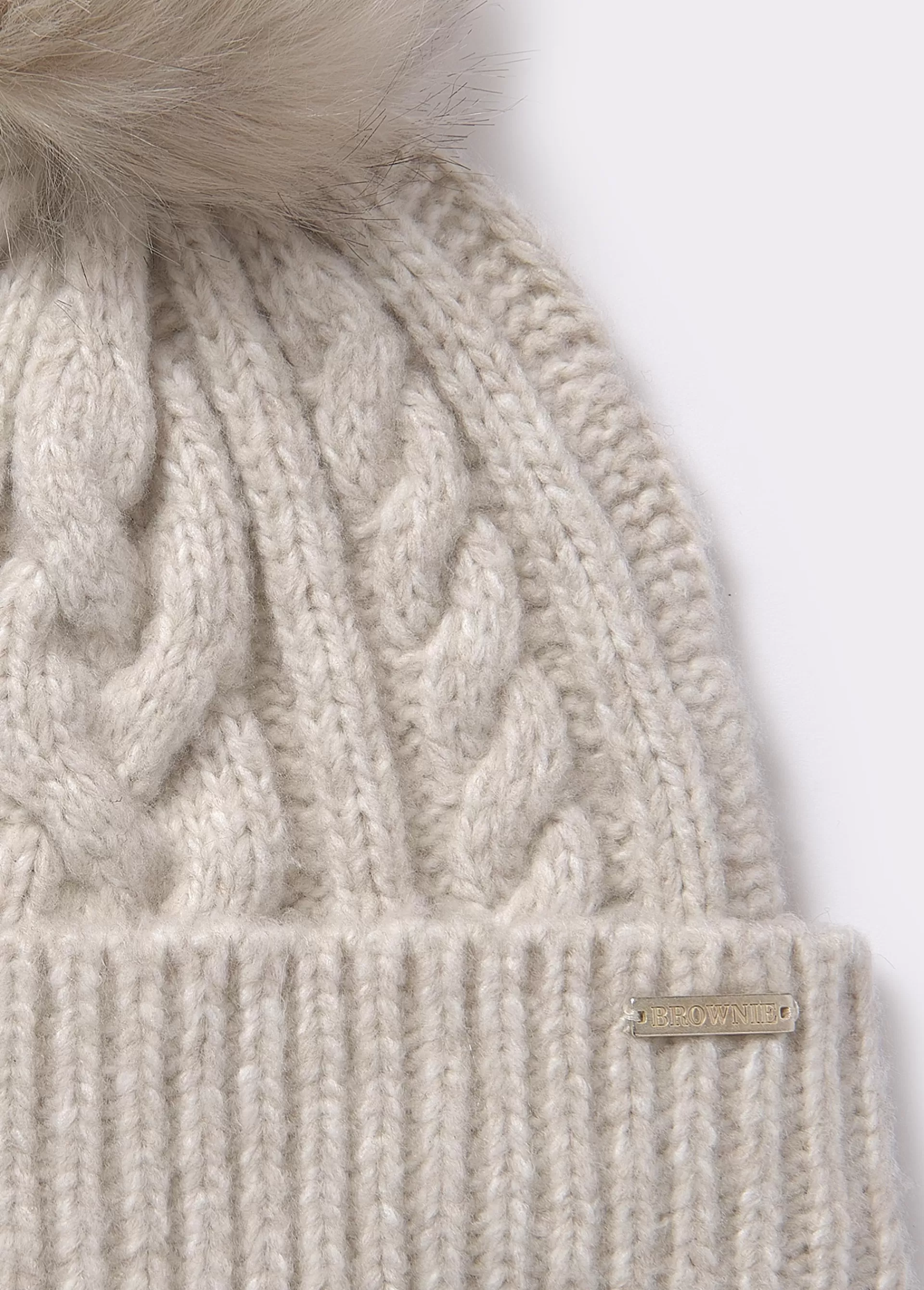 gorro_trenza_bola_pelo_3-1.webp Brownie Gorro trenza bola pelo