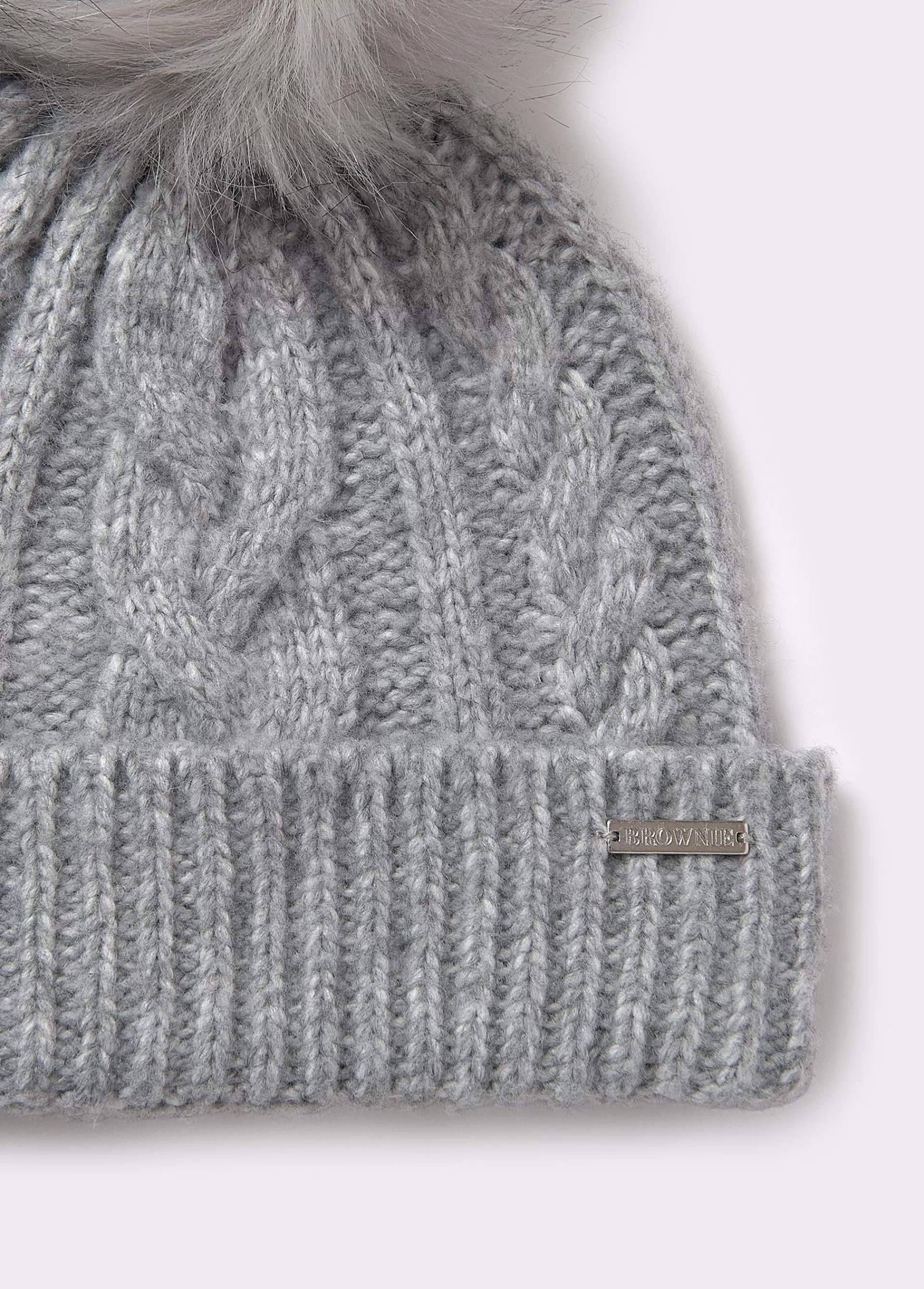 gorro_trenza_bola_pelo_3.webp Brownie Gorro trenza bola pelo