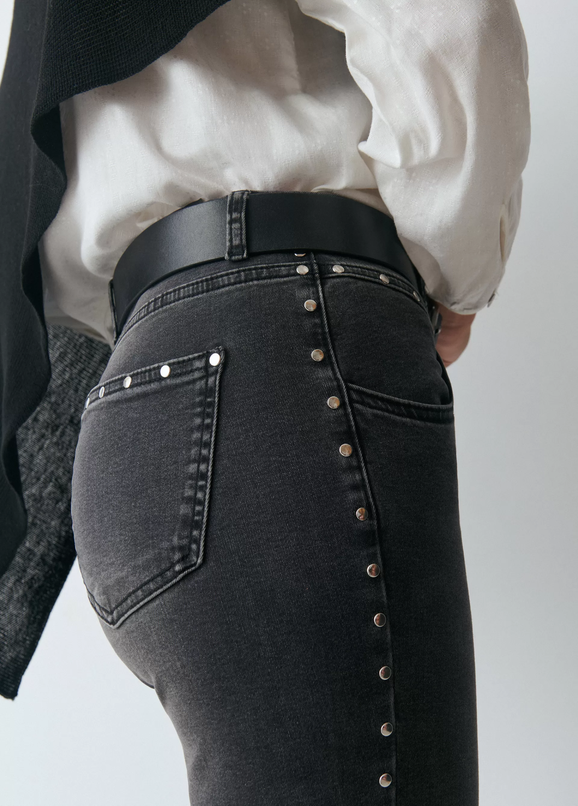 jeans_flare_cropped_tachas_3.webp Brownie Jeans flare cropped tachas