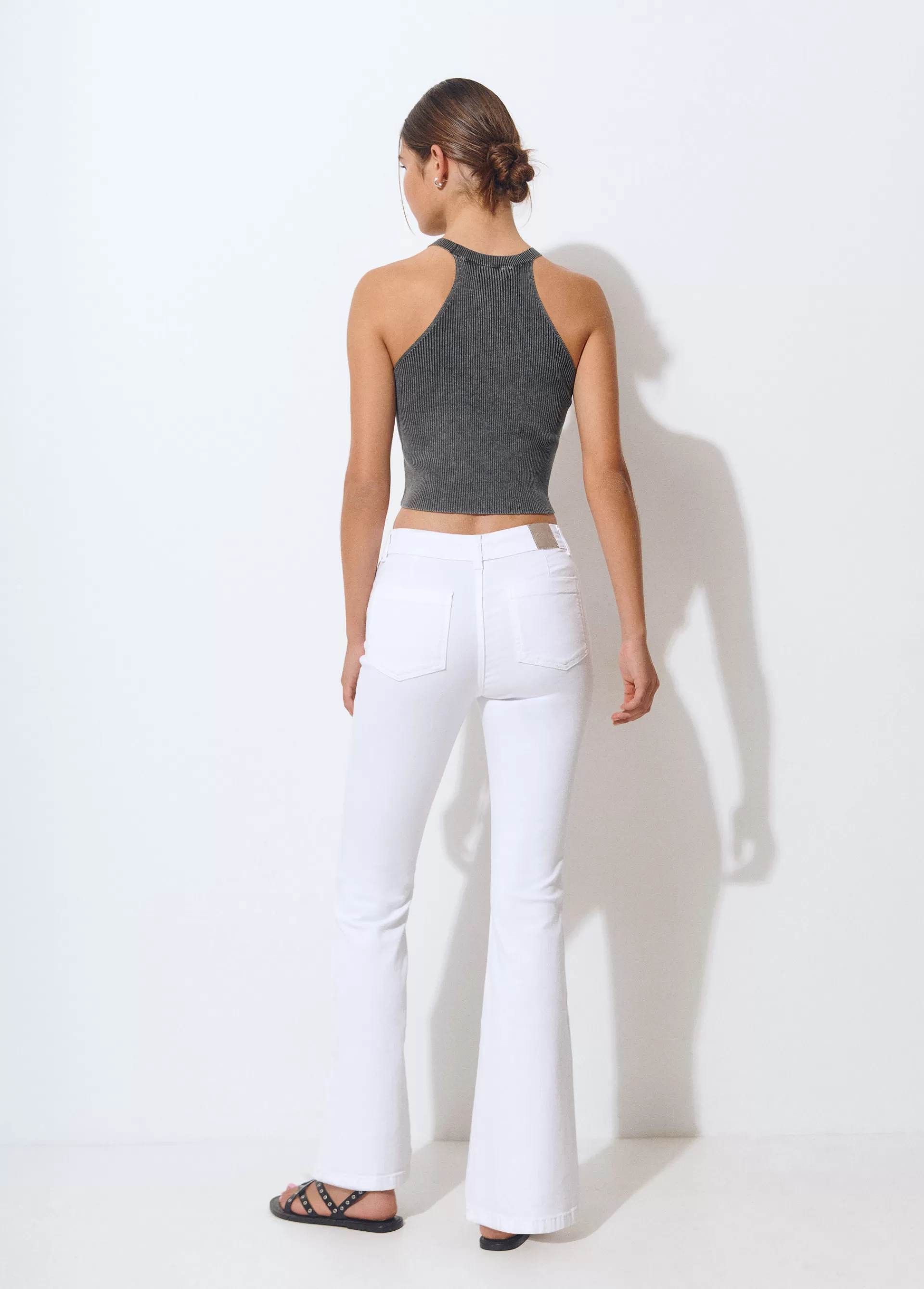 pantaln_campana_bolsillos_frontales_3.webp Brownie Pantalón campana bolsillos frontales