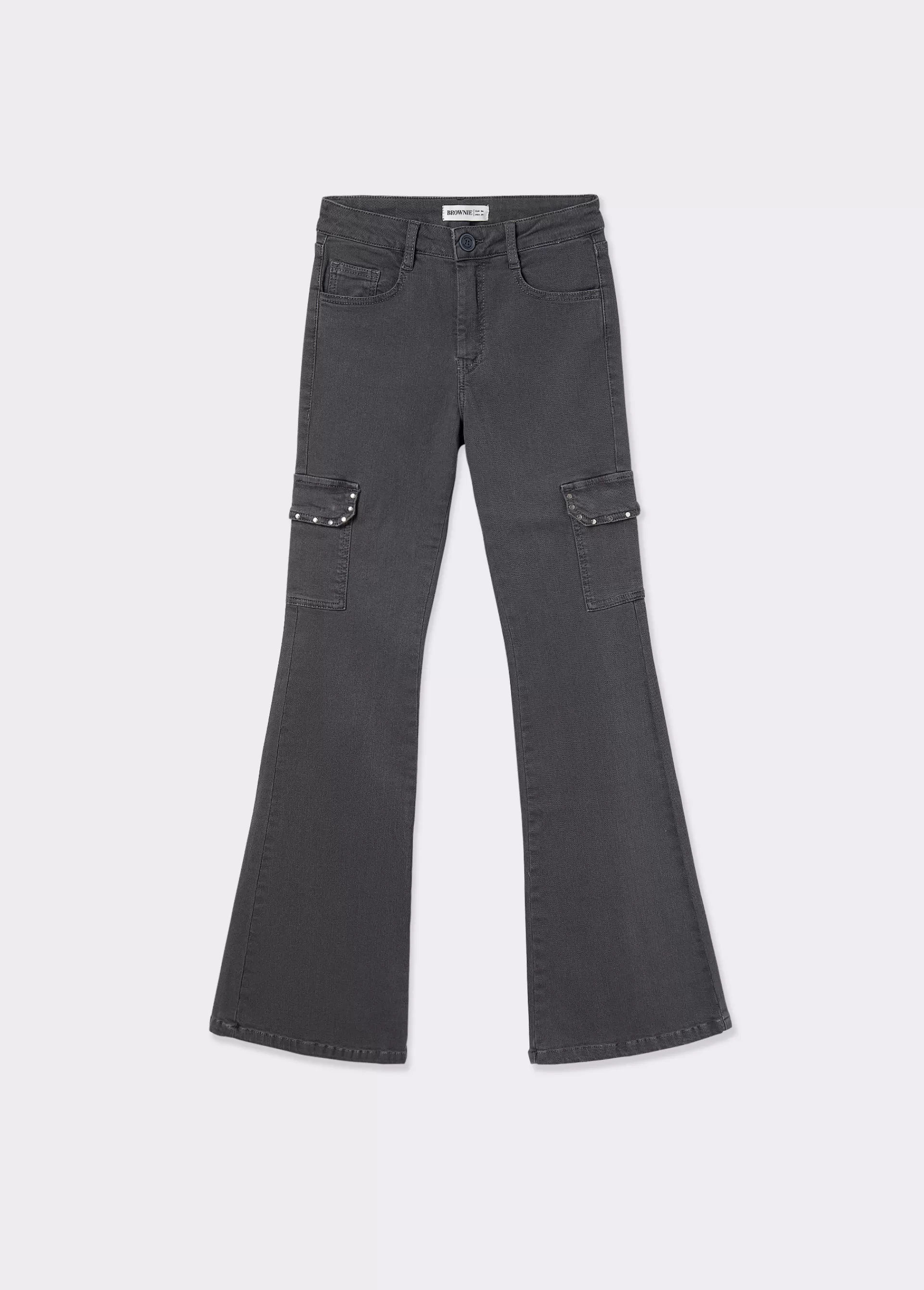 pantaln_campana_cargo_tachas_4.webp Brownie Pantalón campana cargo tachas