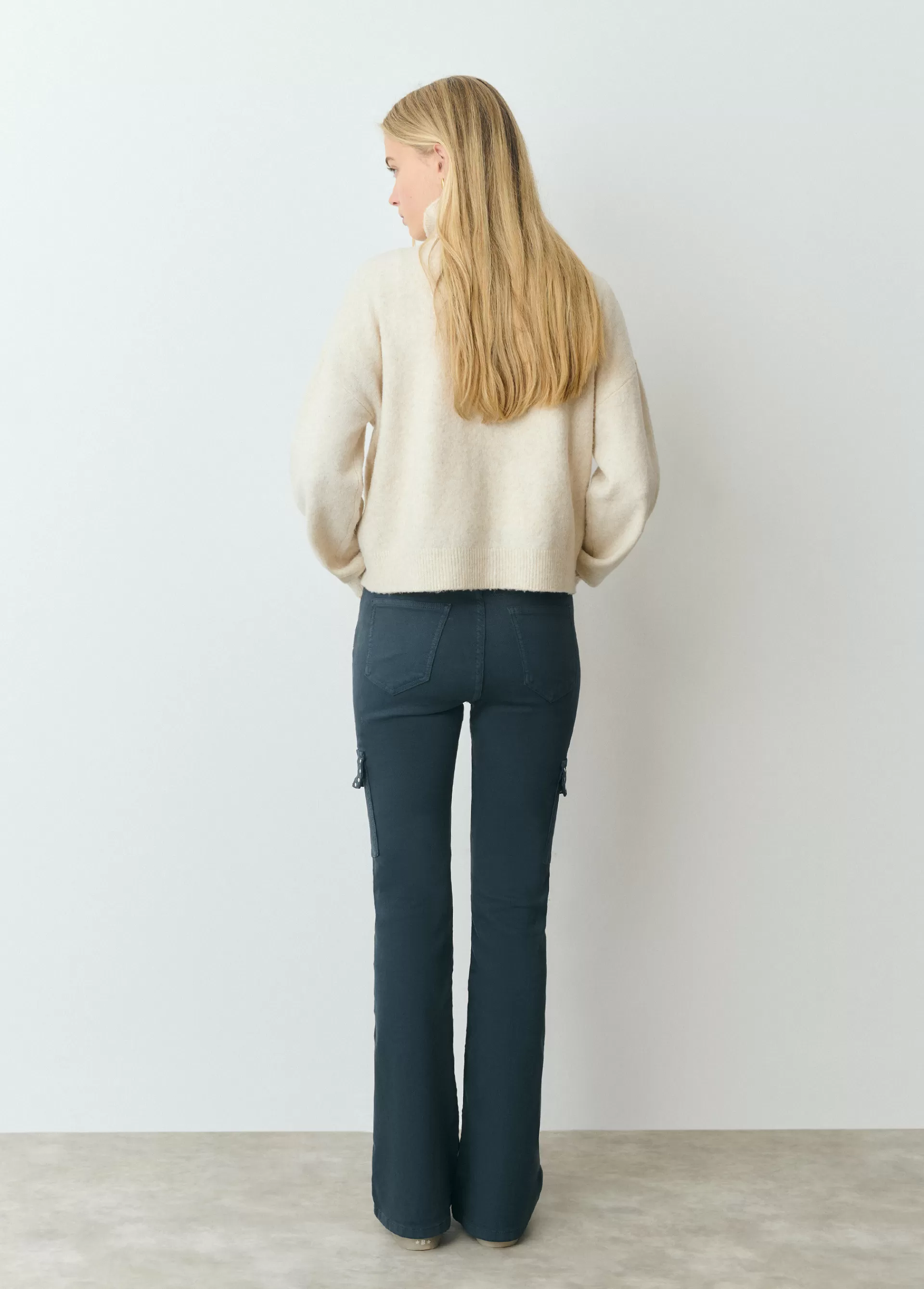 pantalon_campana_cargo_tachas_3.webp Brownie Pantalon campana cargo tachas