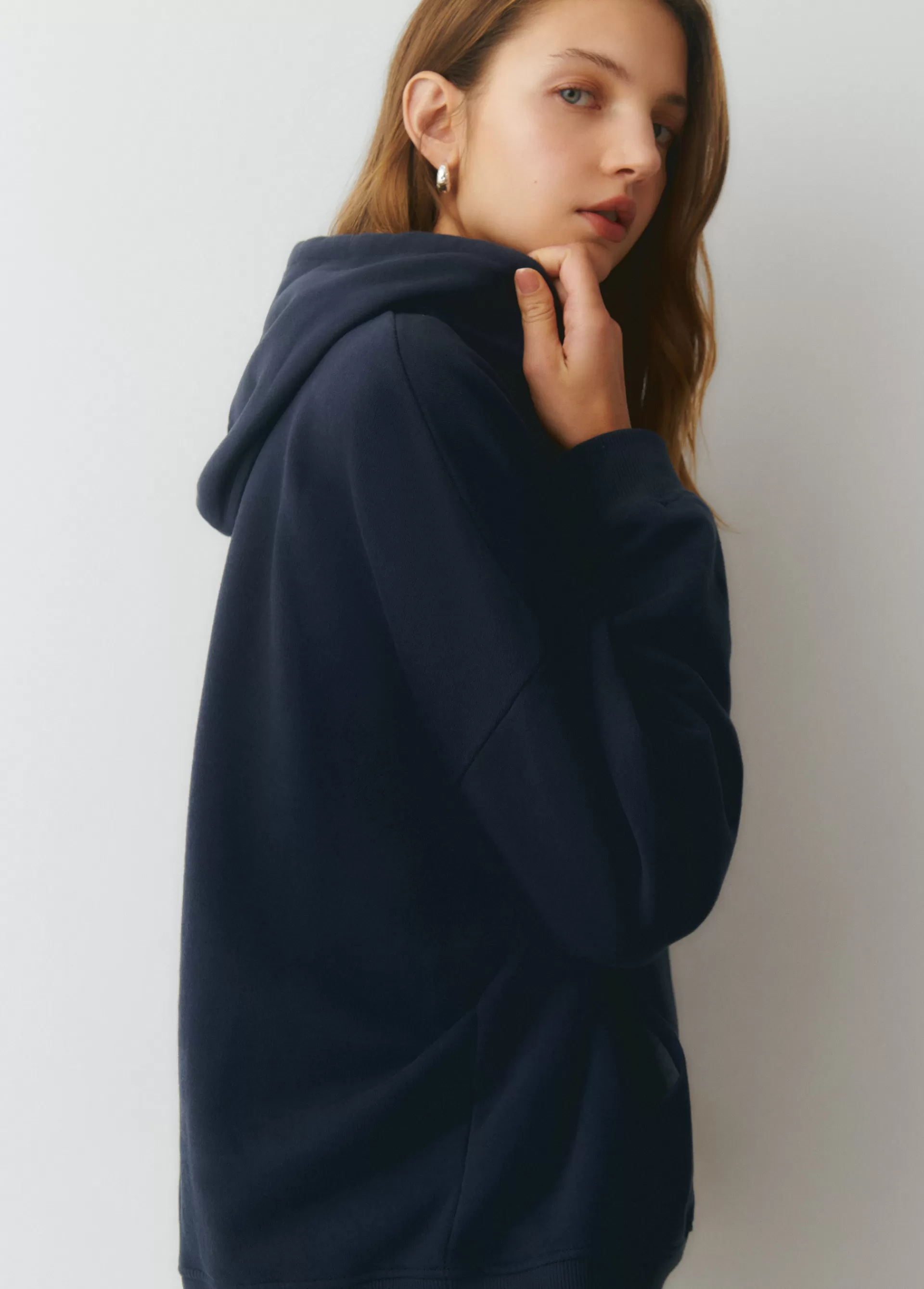 sudadera_con_capucha_y_bordado_3.webp Brownie Sudadera con capucha y bordado