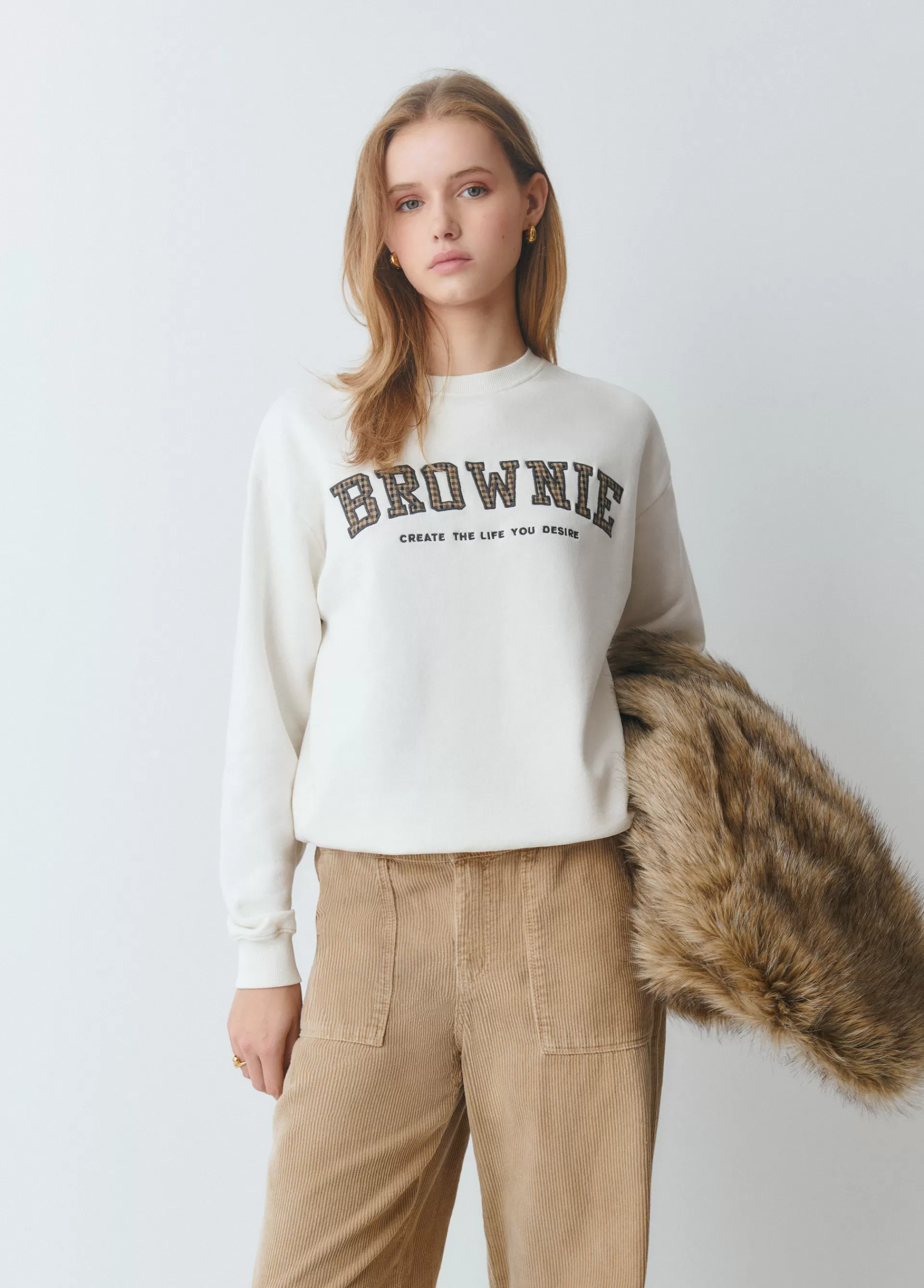 sudadera_parche_cuadros_2.webp Brownie Sudadera parche cuadros