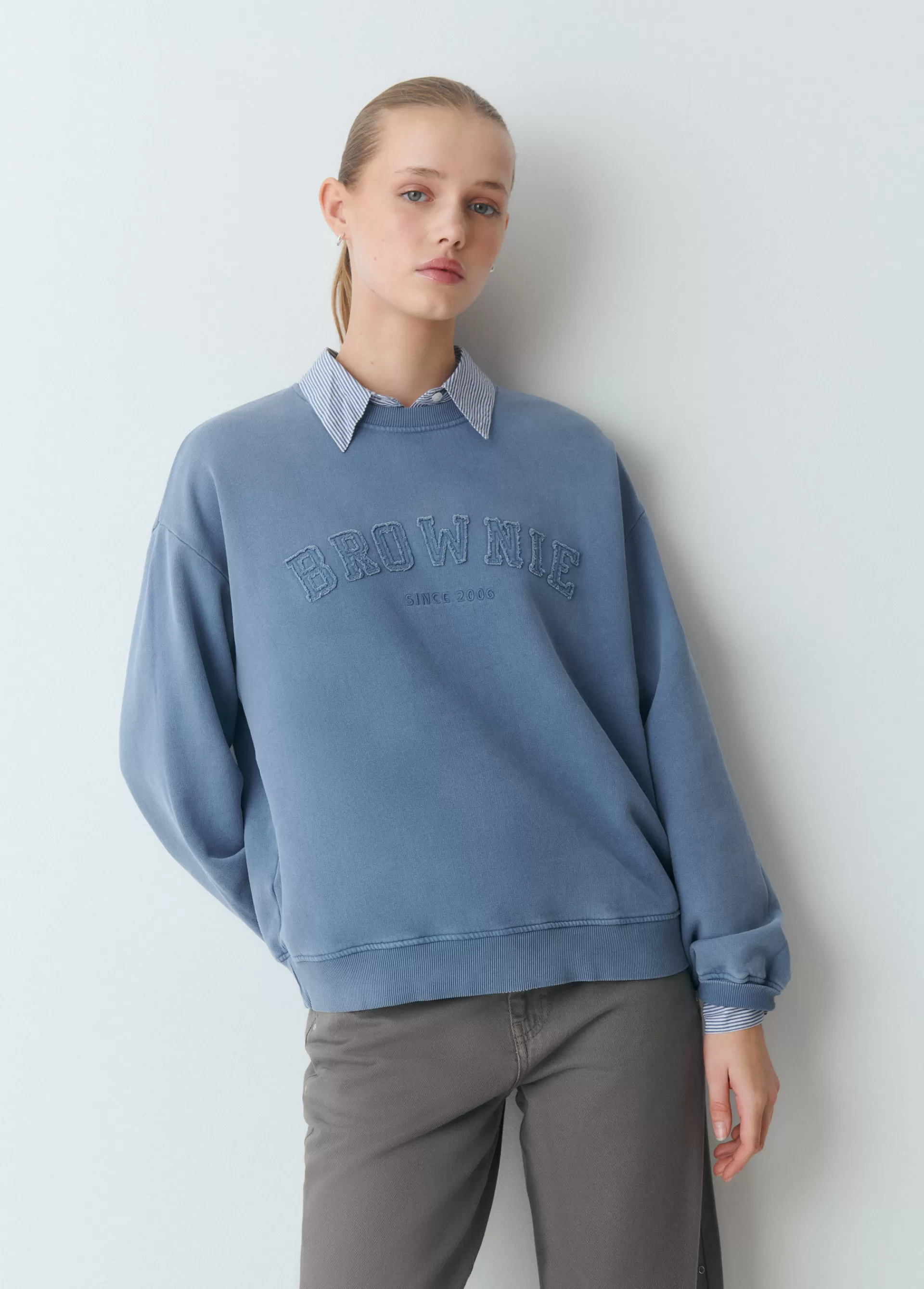 sudadera_texto_desflecado_2.webp Brownie Sudadera texto desflecado