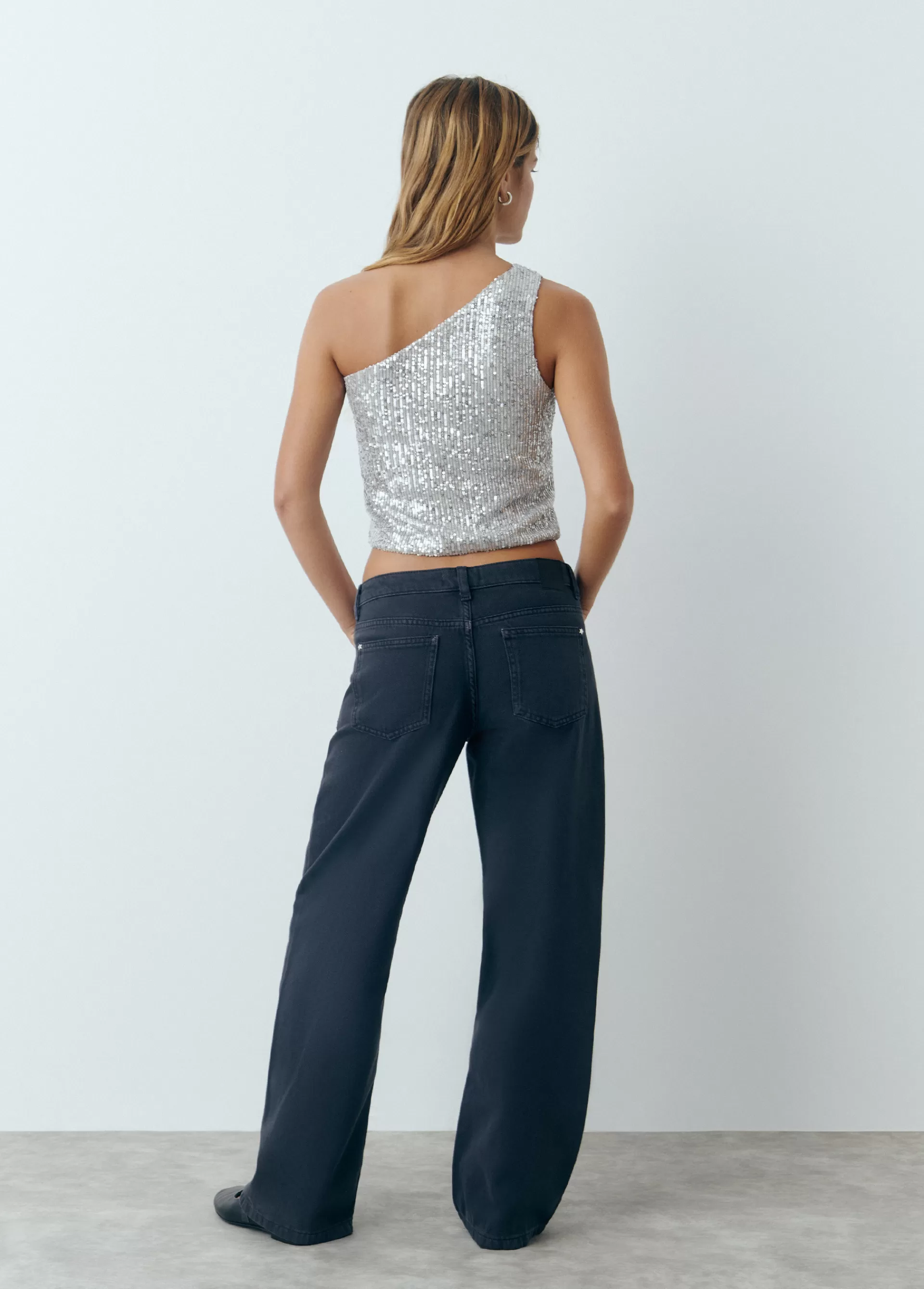 top_asimtrico_lentejuelas_3.webp Brownie Top asimétrico lentejuelas