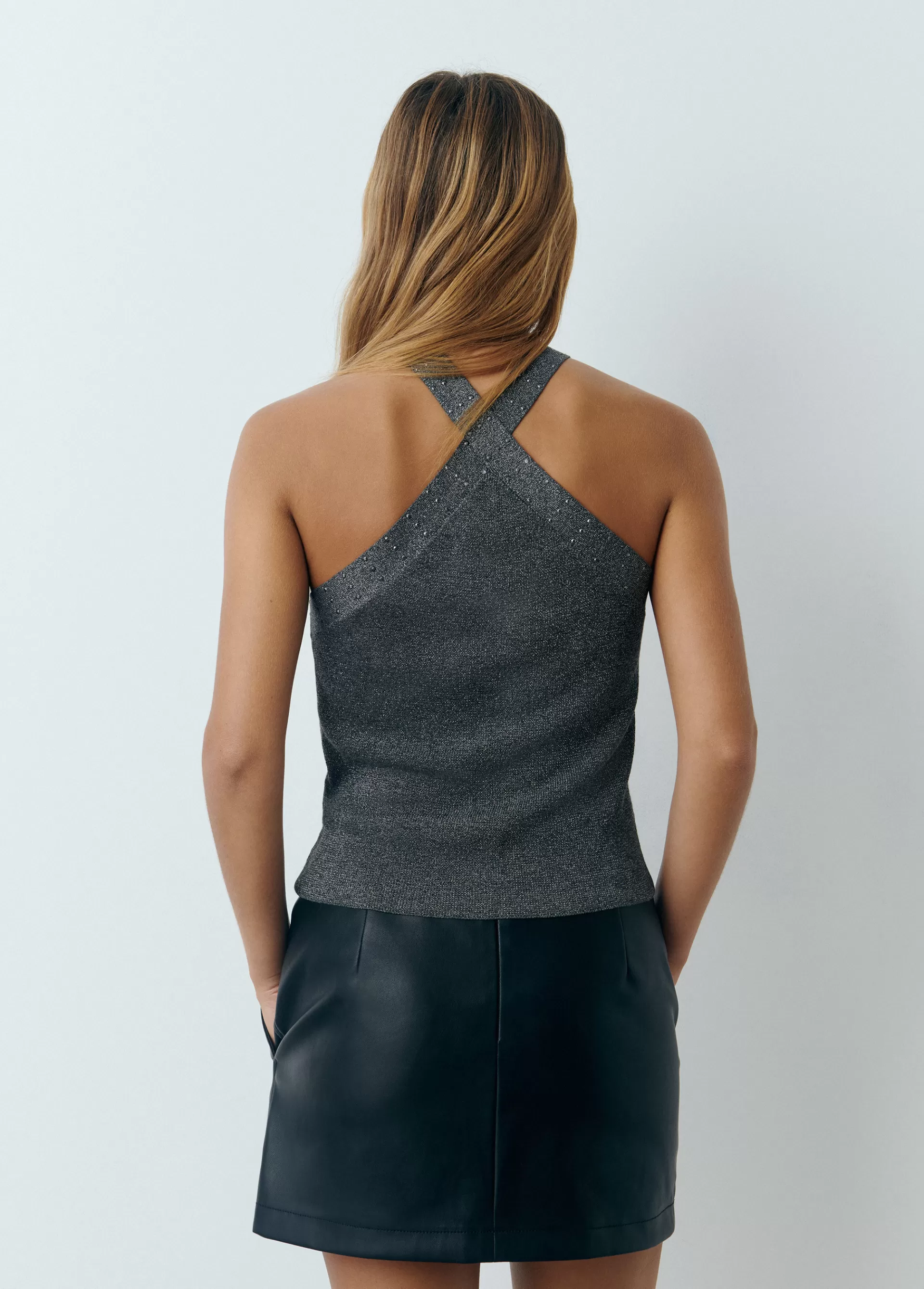 top_cruzado_tachas_hilo_metalizado_4.webp Brownie Top cruzado tachas hilo metalizado