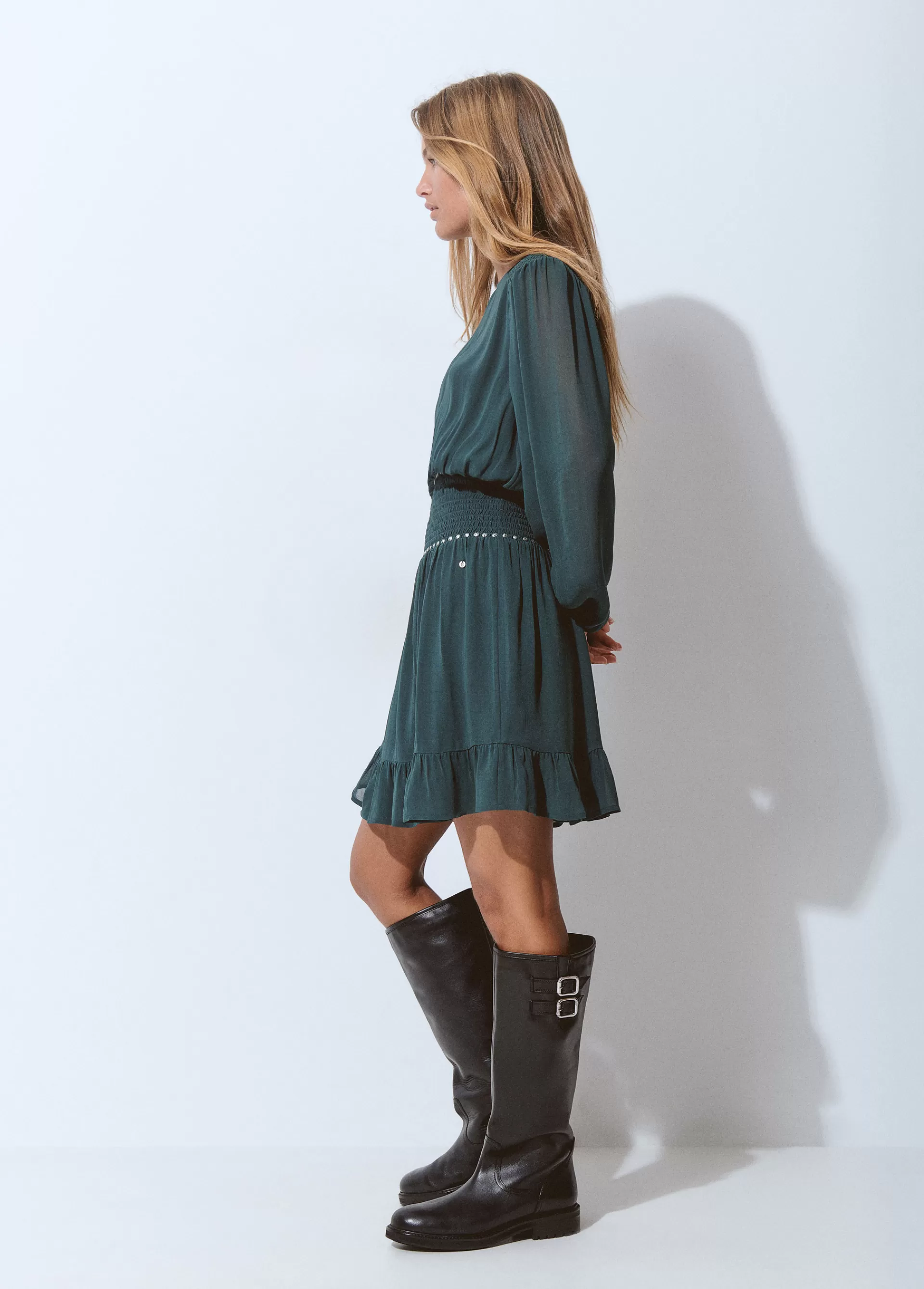 vestido_goma_cintura_detalle_tachas_2.webp Brownie Vestido goma cintura detalle tachas