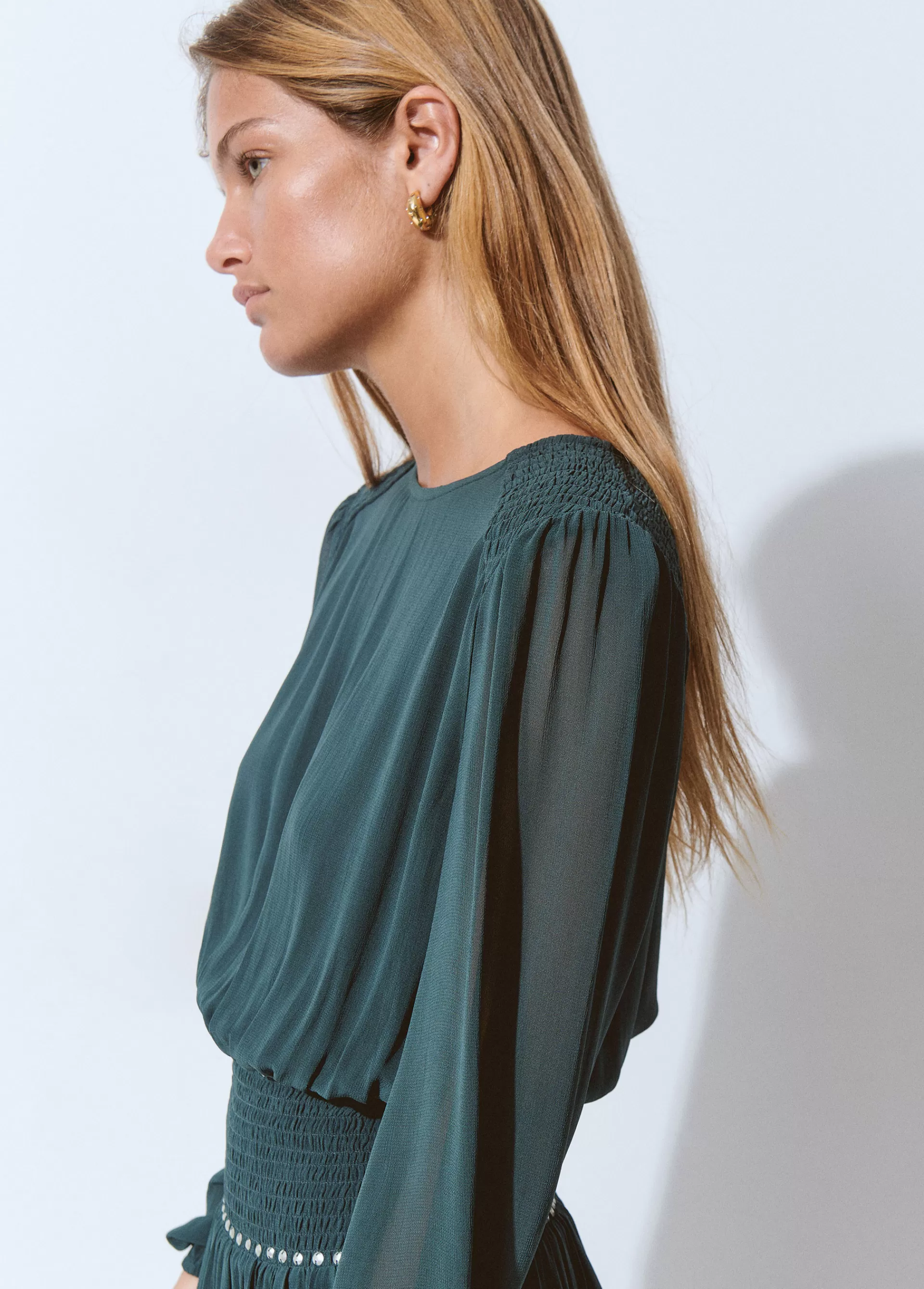 vestido_goma_cintura_detalle_tachas_4.webp Brownie Vestido goma cintura detalle tachas